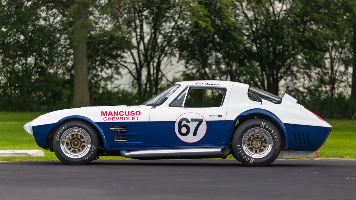 Corvette Generations/C2/C2 1963 race car.jpg